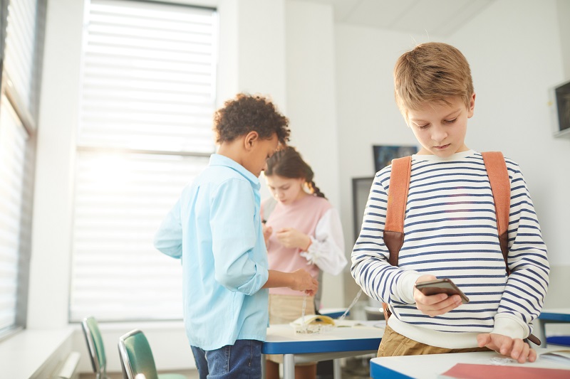 De meest voorkomende bron van overdracht zijn kinderen in collectieven