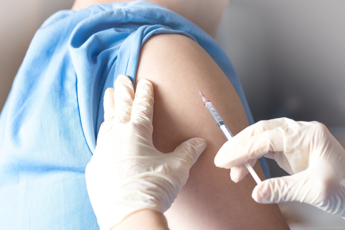 Vaccin, vaccinatie in de schouder, arts en injecties