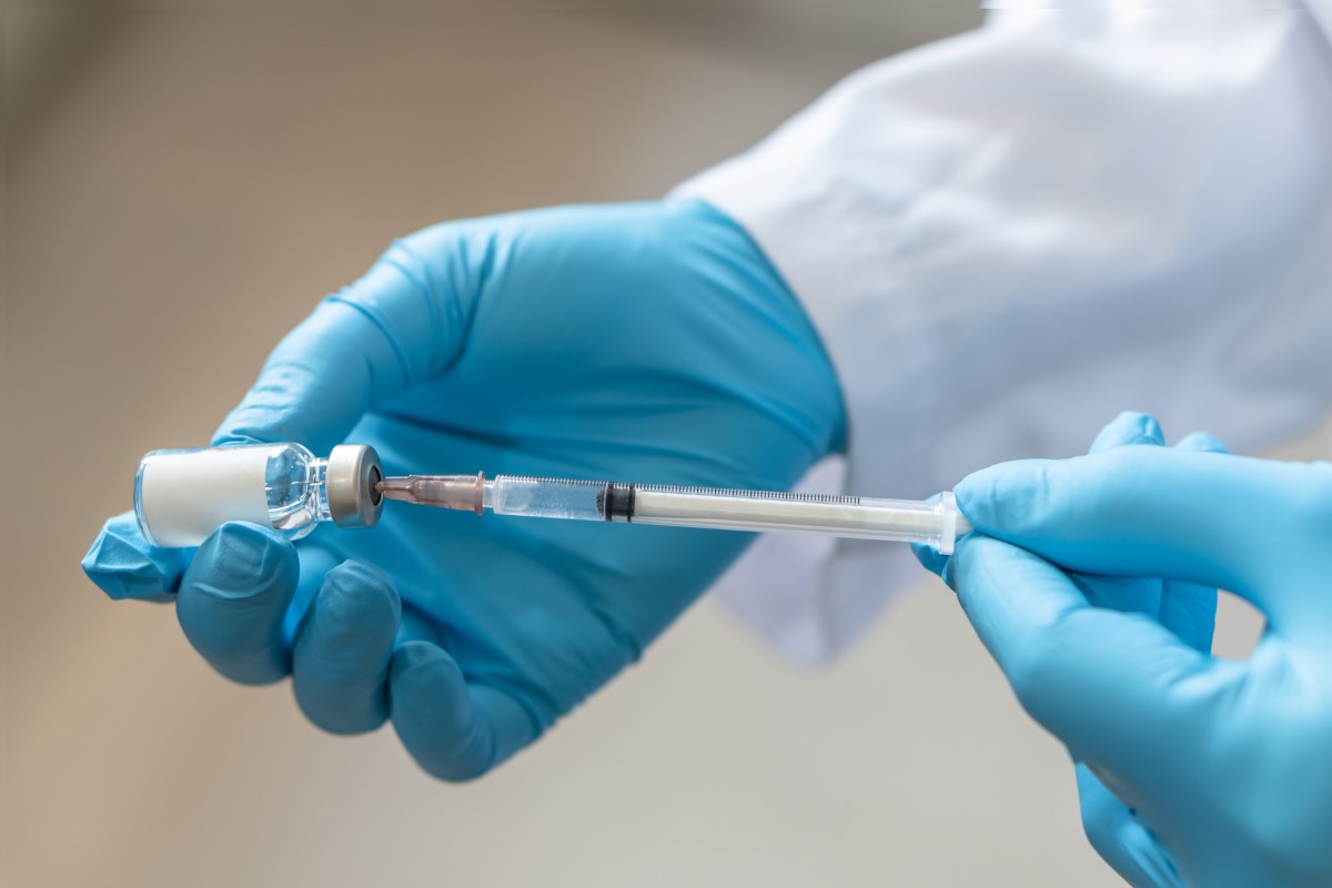 Het acellulaire kinkhoestvaccin wordt momenteel gebruikt en is veilig en effectief. 