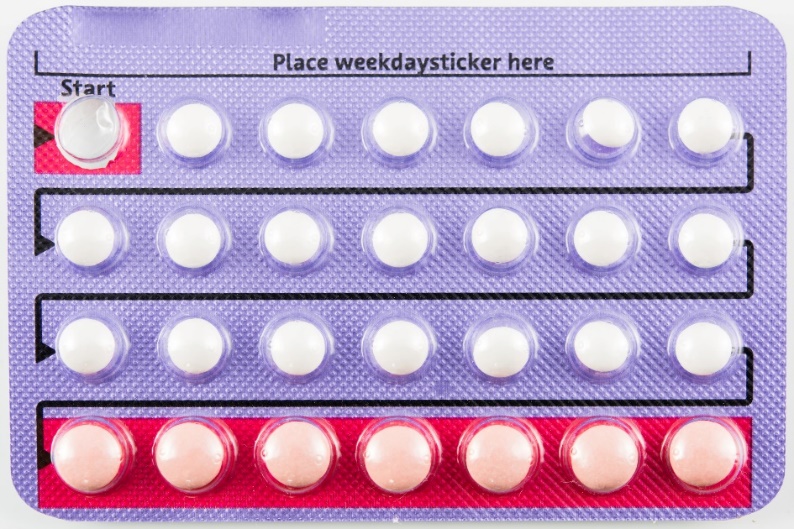 Maandelijkse doordrukstrip hormonale anticonceptiva in de vorm van orale tabletten