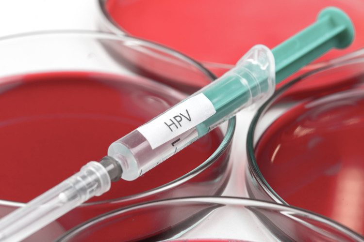 spuit met HPV-vaccin