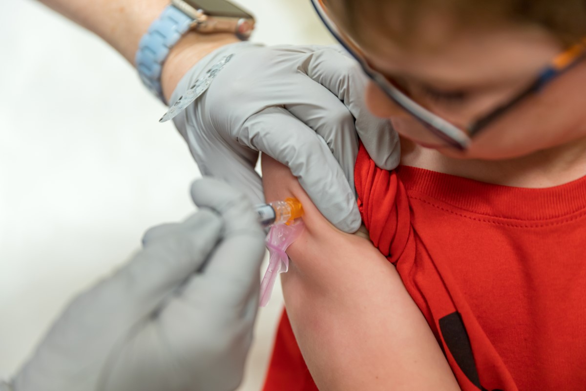 Vaccinatie van een meisje tegen HPV