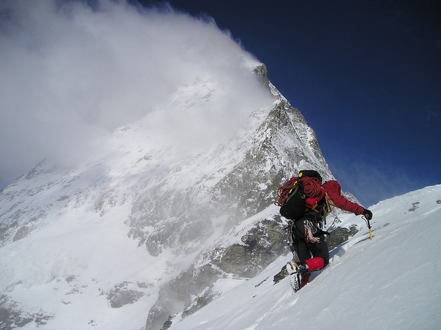 Bergbeklimmer, berg, sneeuw, klimmen, risico op longoedeem op grote hoogte