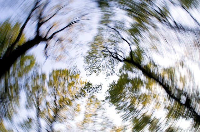 cirkelvormige wazige bomen als teken van duizeligheid