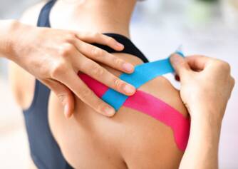 Kinesiotaping: tapen met therapeutische tape. Wat zijn de therapeutische effecten?